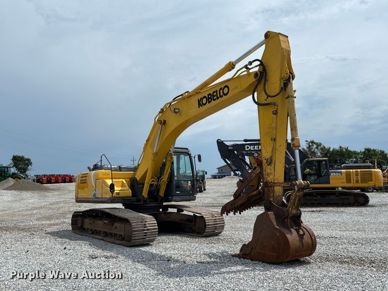 Kobelco SK260LC-10 Excavator - photo 3