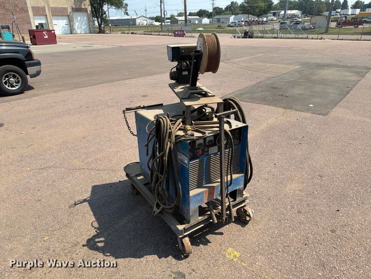 Miller Delta Weld 450 Welder - photo 3