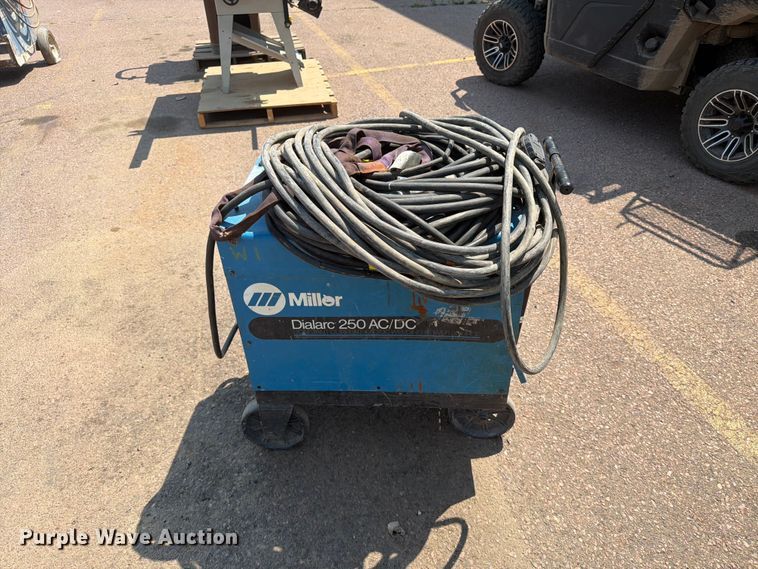 Miller Dialarc 250 Welder - photo 4