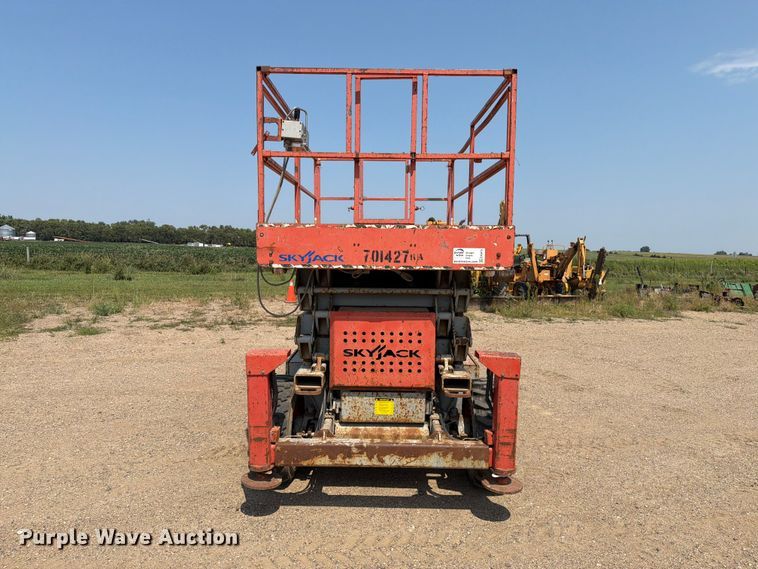 2003 Skyjack SJ7135 Scissor Lift - photo 2