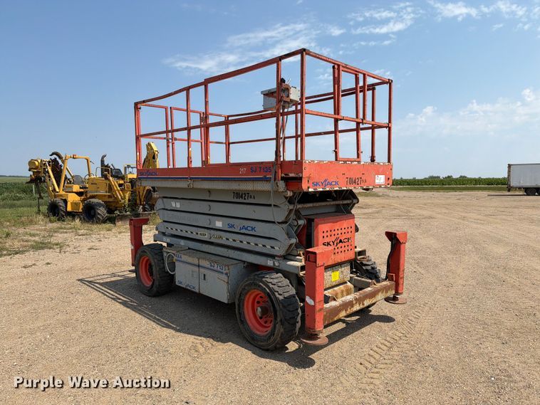 2003 Skyjack SJ7135 Scissor Lift - photo 3