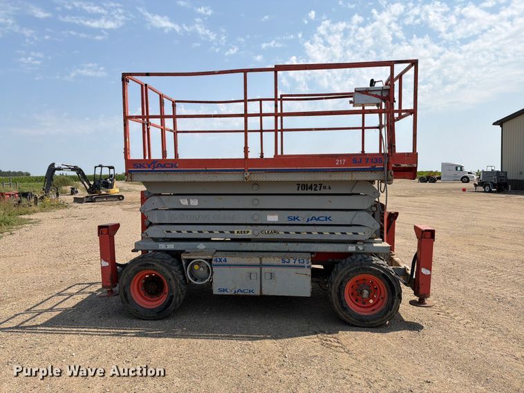 2003 Skyjack SJ7135 Scissor Lift - photo 4