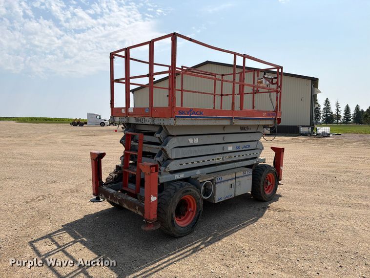 2003 Skyjack SJ7135 Scissor Lift - photo 5