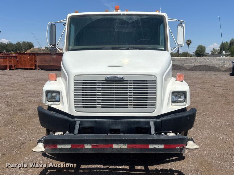 2000 Freightliner FL70 Water Truck - photo 2