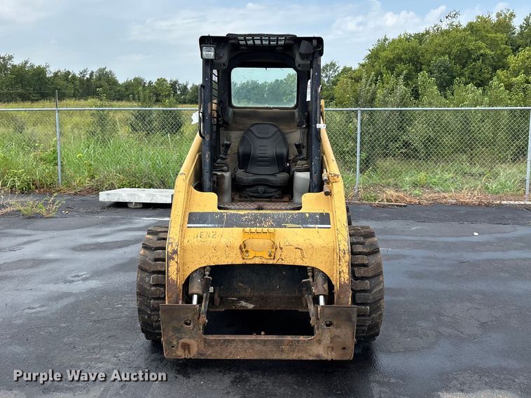 2005 Caterpillar 236B Skid Steer Loader - photo 2