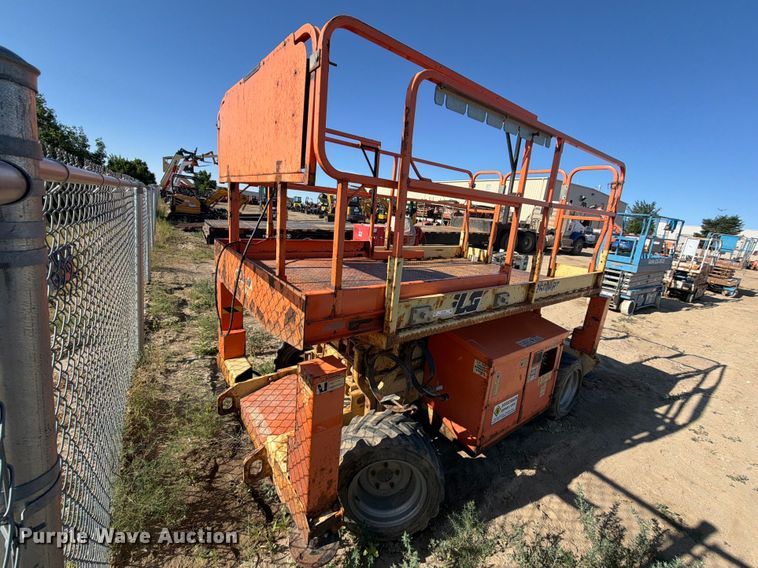 2012 JLG 260MRT Scissor Lift - photo 2