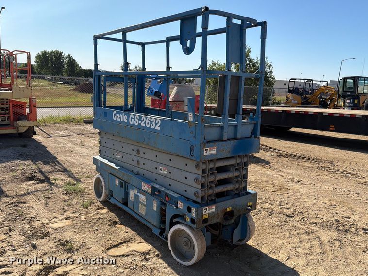 Genie GS-2632 Scissor Lift - photo 3