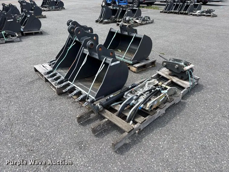 CNH Industrial CNH33.37 Excavator Attachments