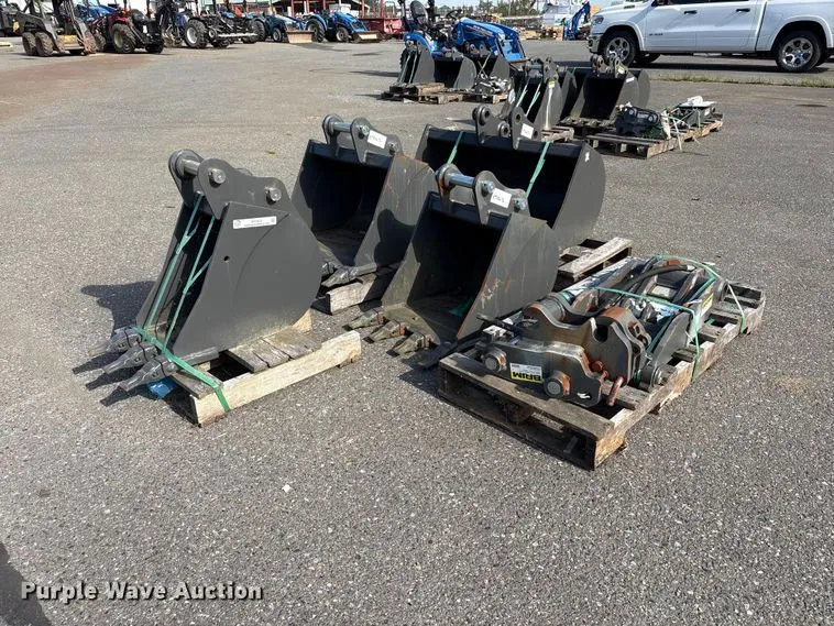 CNH Industrial CNH33.37 Excavator Attachments