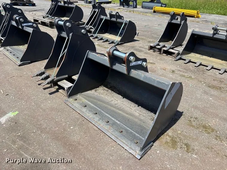 (2) CNH Industrial CNH33.37 Excavator Buckets