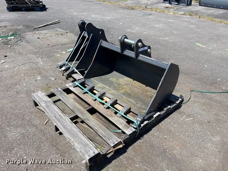 (2) CNH Industrial CNH33.37 Excavator Buckets