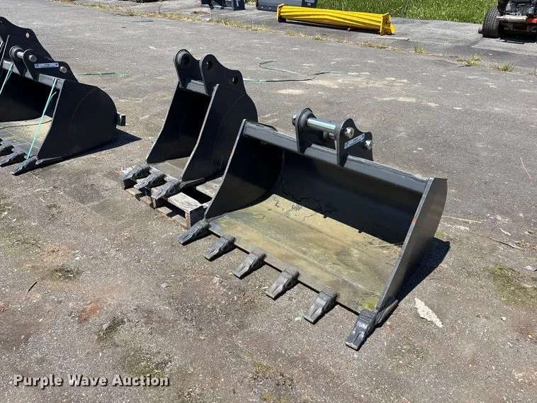 (2) CNH Industrial CNH33.37 Excavator Buckets