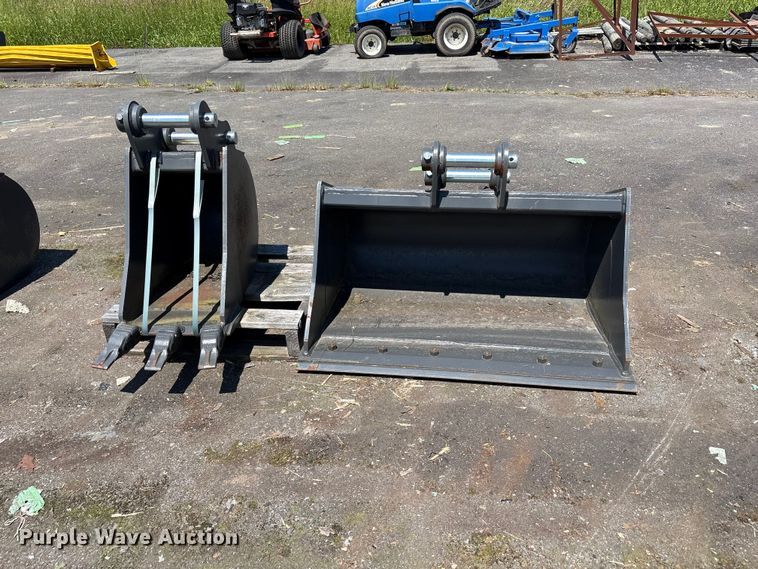 (2) CNH Industrial Excavator Buckets - photo 2