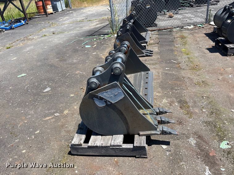 (2) CNH Industrial Excavator Buckets - photo 4
