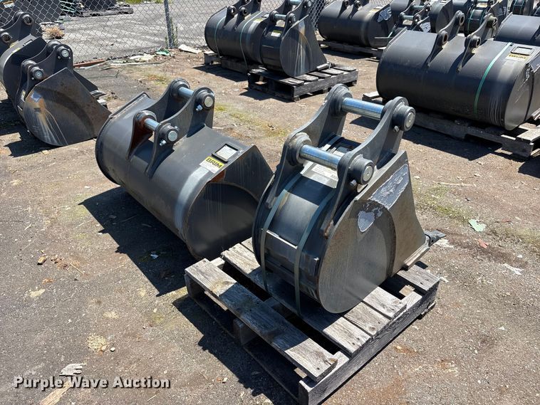 (2) CNH Industrial Excavator Buckets - photo 5