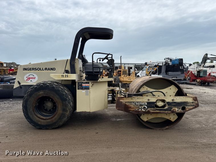 1999 Ingersoll Rand SD100D Single Drum Vibratory Roller - photo 4