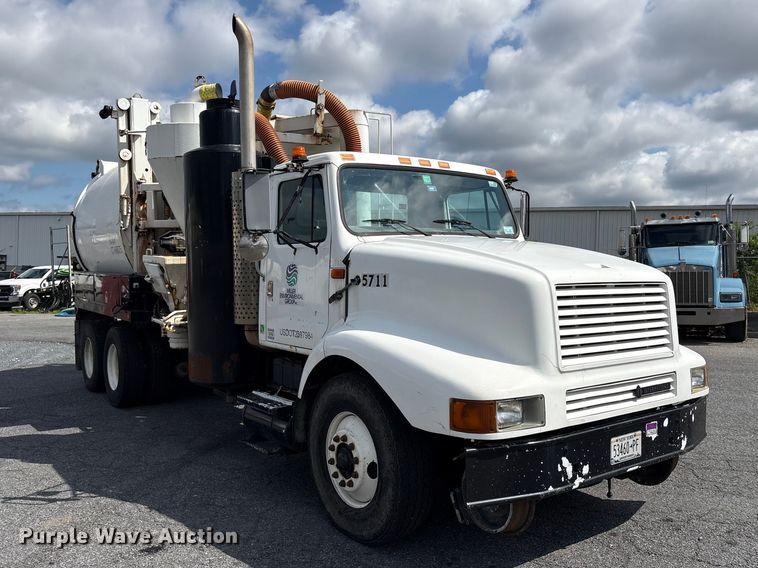 1999 International 2674 Vacuum Truck - photo 3