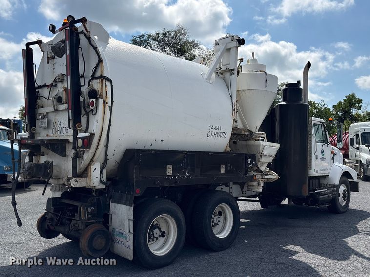 1999 International 2674 Vacuum Truck - photo 5