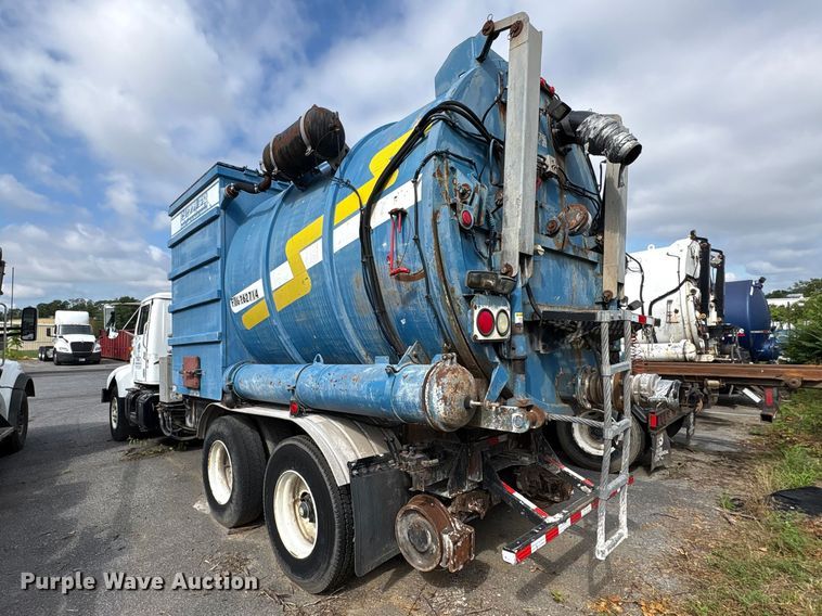 2000 International 2674 Vacuum Truck - photo 5
