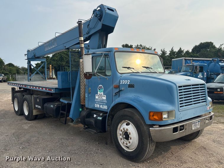 1997 International F-4900 Crane Truck - photo 3