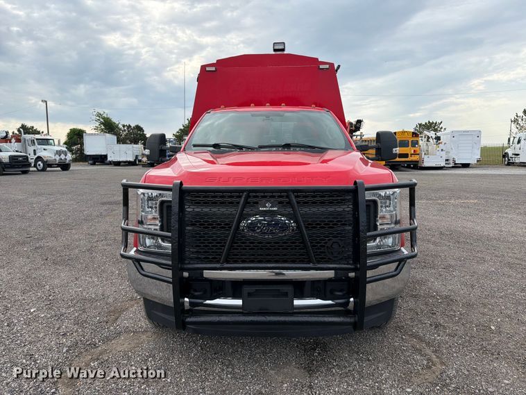 2017 Ford F350 Super Duty Utility Bed Pickup Truck - photo 2