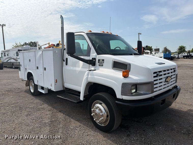 2005 Chevrolet C4500 Utility / Service Truck - photo 3