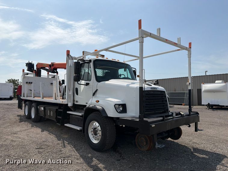 2014 Freightliner 114SD Crane Truck - photo 3