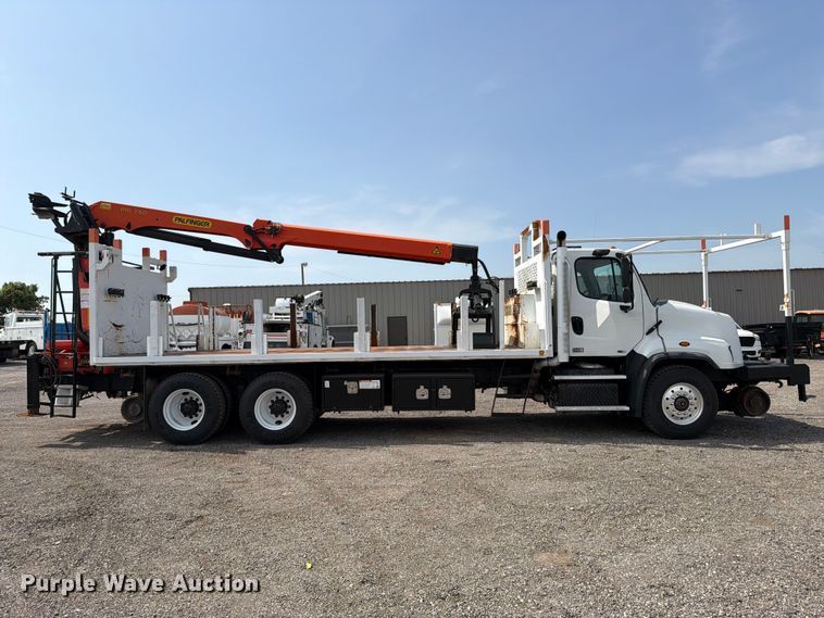 2014 Freightliner 114SD Crane Truck - photo 4