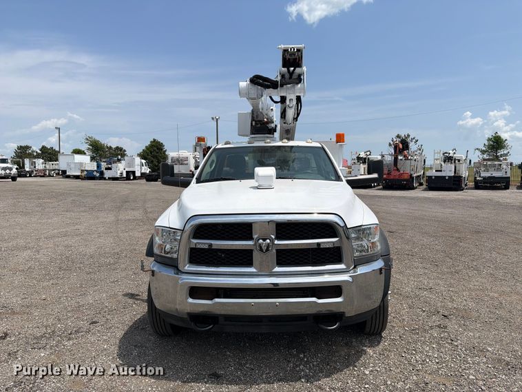2013 RAM 5500 Bucket Truck - photo 2