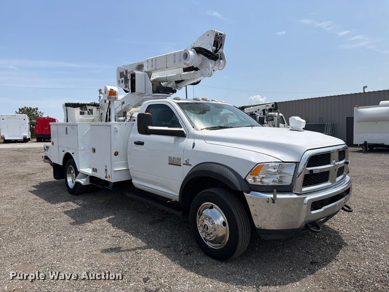 2013 RAM 5500 Bucket Truck - photo 3