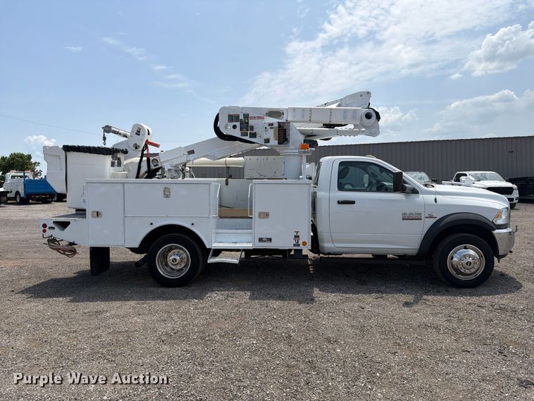 2013 RAM 5500 Bucket Truck - photo 4