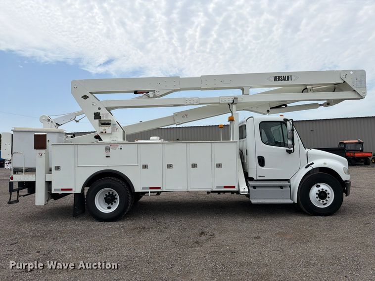2011 Freightliner Business Class M2 Bucket Truck - photo 4