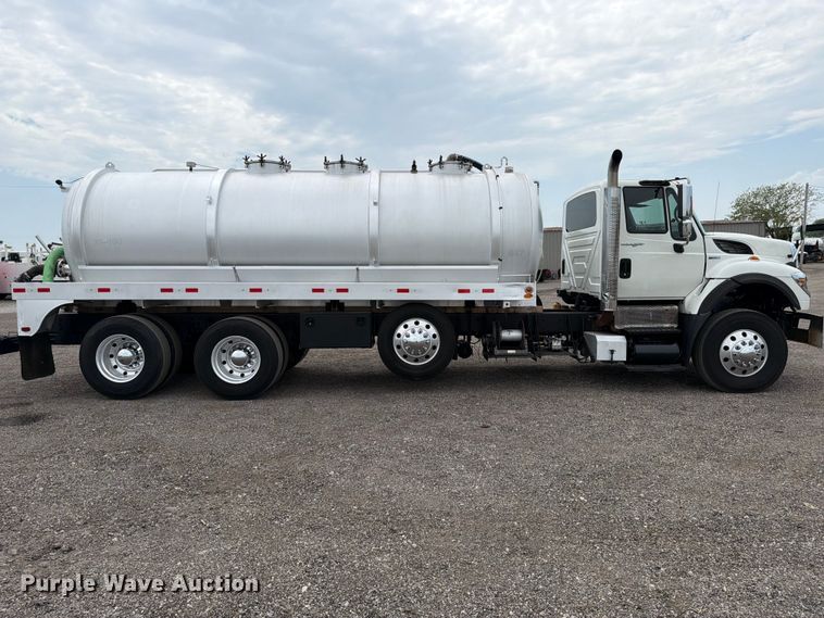 2011 International WorkStar 7600 Vacuum Truck - photo 4