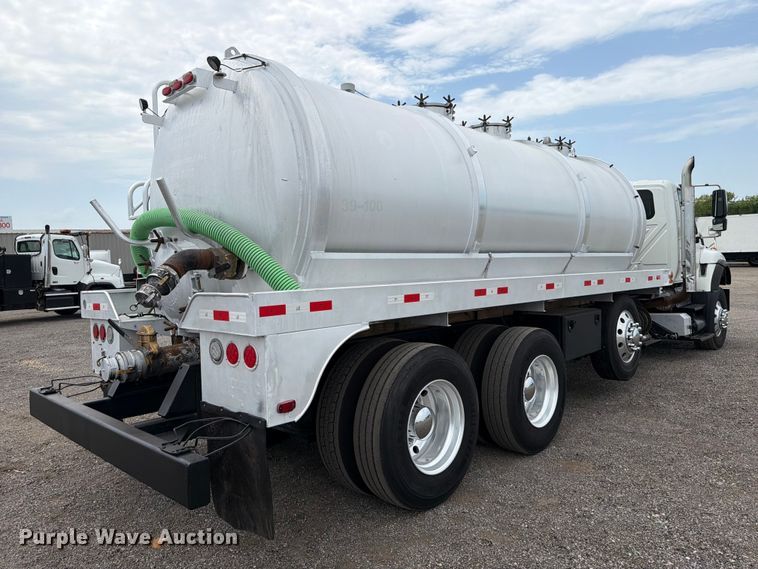 2011 International WorkStar 7600 Vacuum Truck - photo 5