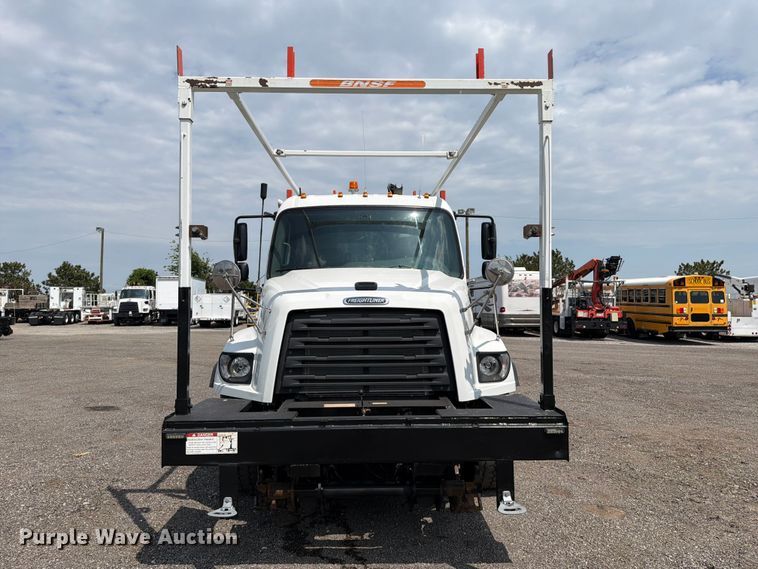 2014 Freightliner 114SD Crew Cab Crane Truck - photo 2