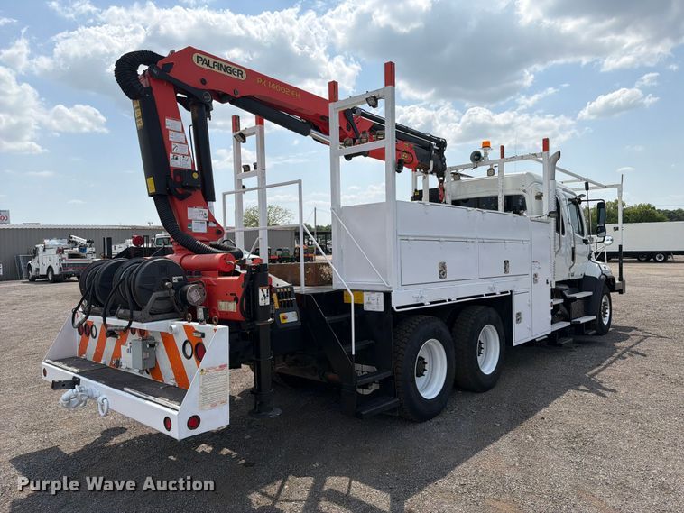2014 Freightliner 114SD Crew Cab Crane Truck - photo 5