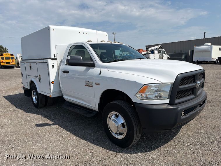 2017 RAM 3500 Utility Bed Pickup Truck - photo 3
