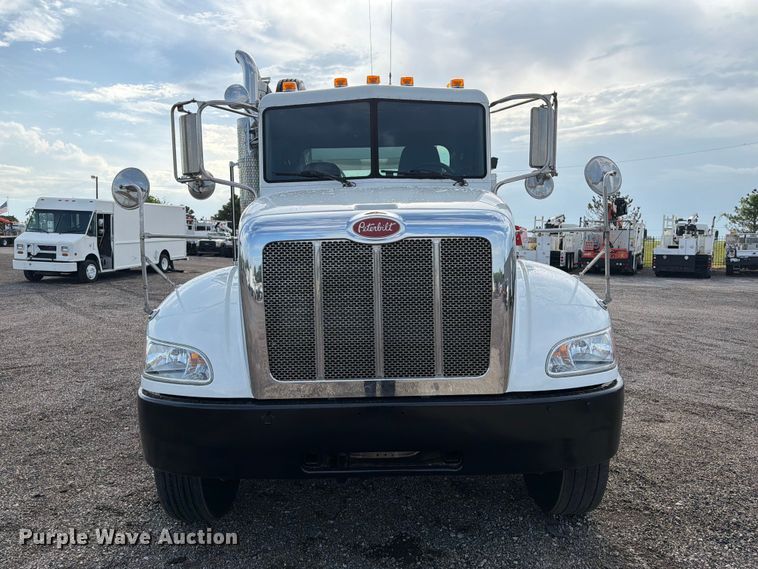 2014 Peterbilt 337 Utility / Service Truck - photo 2