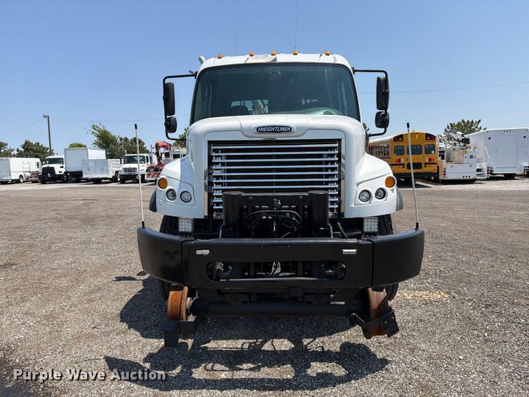 2012 Freightliner Business Class M2 Crane Truck - photo 2