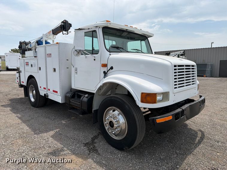 2001 International 4900 Utility / Service Truck - photo 3