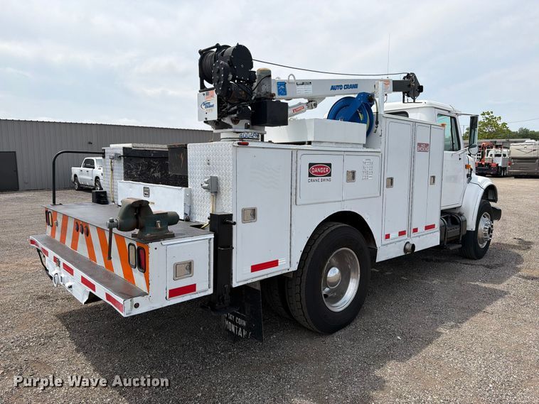 2001 International 4900 Utility / Service Truck - photo 5