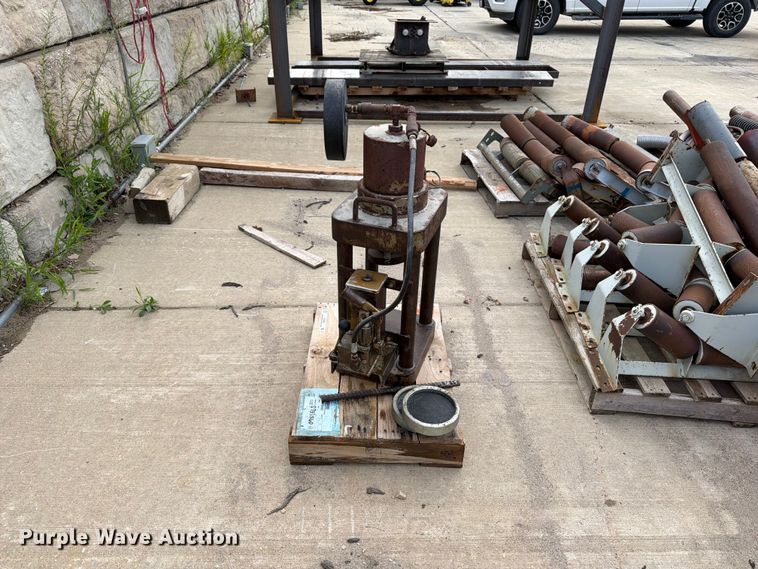 Concrete Cylinder Tester - photo 4