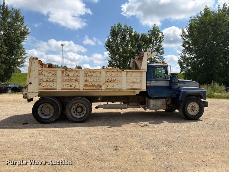 1995 Mack RD688S Dump Truck - photo 4