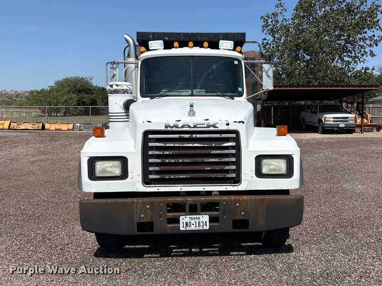2001 Mack RD688S Dump Truck - photo 2
