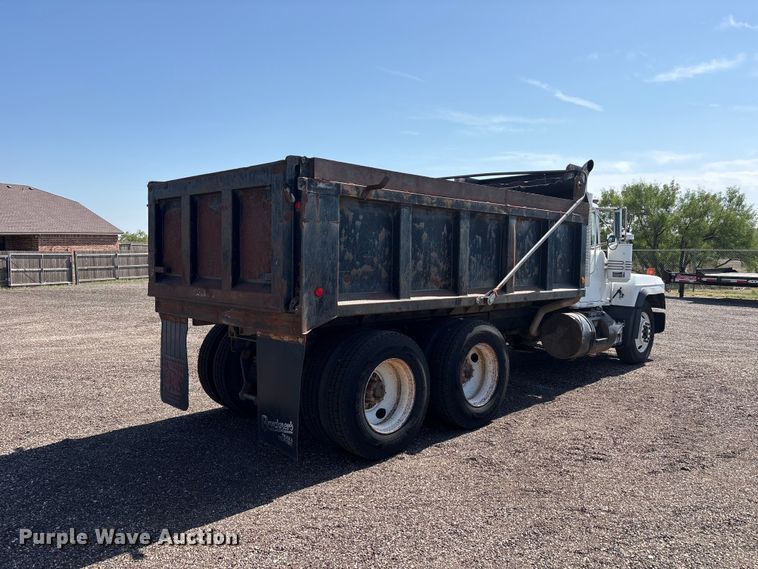 2001 Mack RD688S Dump Truck - photo 5