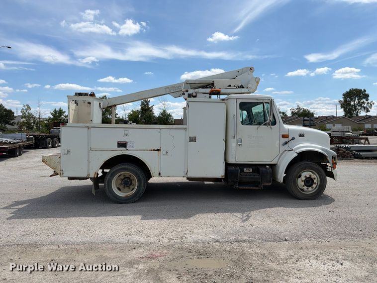 1998 International 4700 Bucket Truck - photo 4