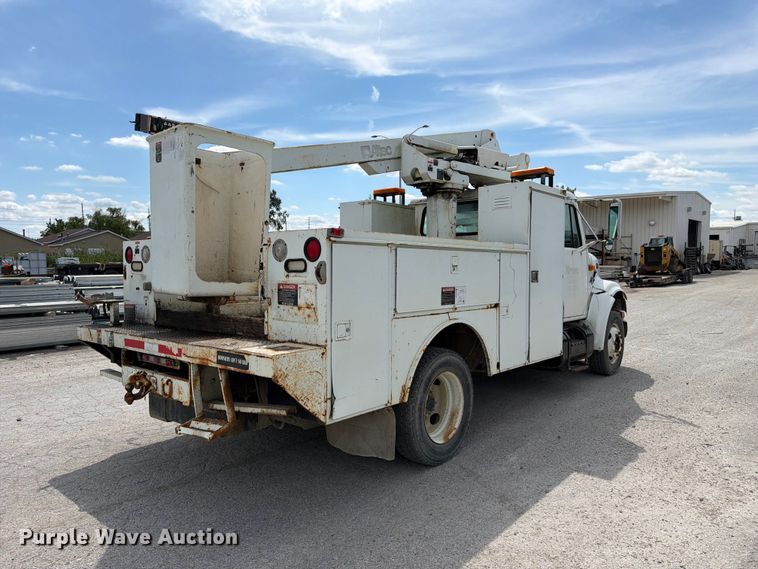 1998 International 4700 Bucket Truck - photo 5