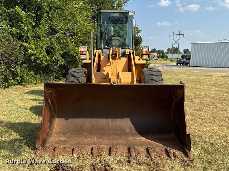 1995 Case 721B Wheel Loader - photo 2