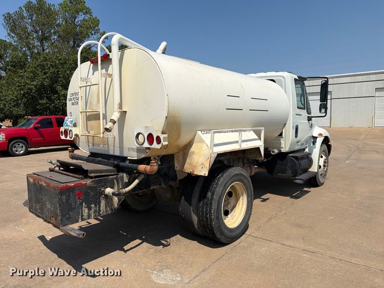 2005 International 4200 Water Truck - photo 5