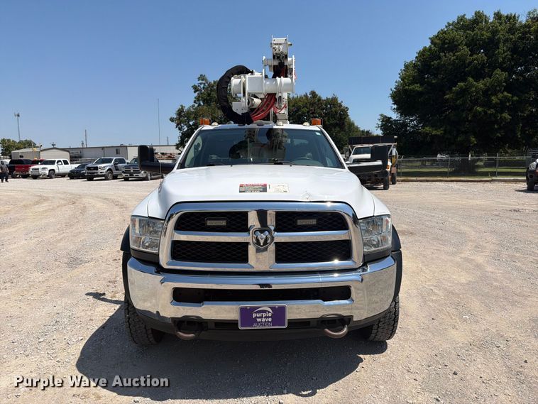2017 RAM 5500 Bucket Truck - photo 2